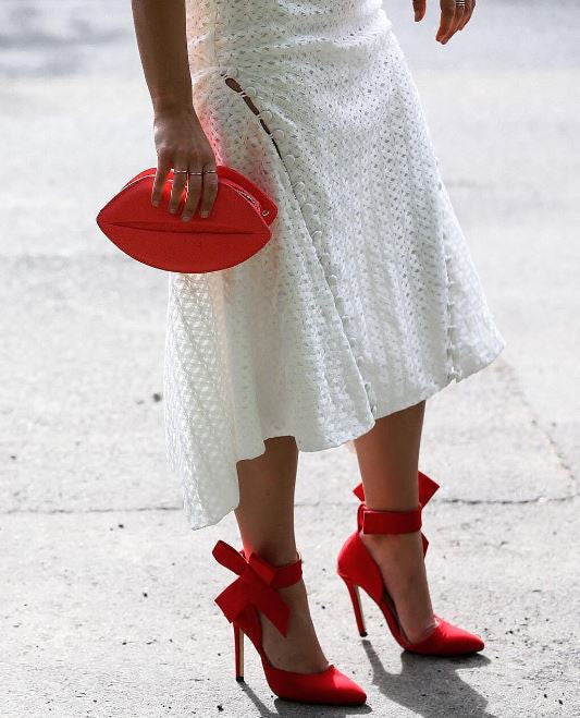 CHRISTMAS KISSES WITH LISA HAMILTON